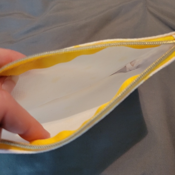 Daisy Themed Travel Ipsy Makeup Bag - Picture 3 of 4